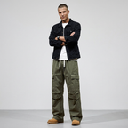 Pantalones casuales con múltiples bolsillos