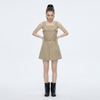 Vestido sencillo que ciñe la cintura