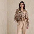 Camisa de manga abullonada con estampado de leopardo