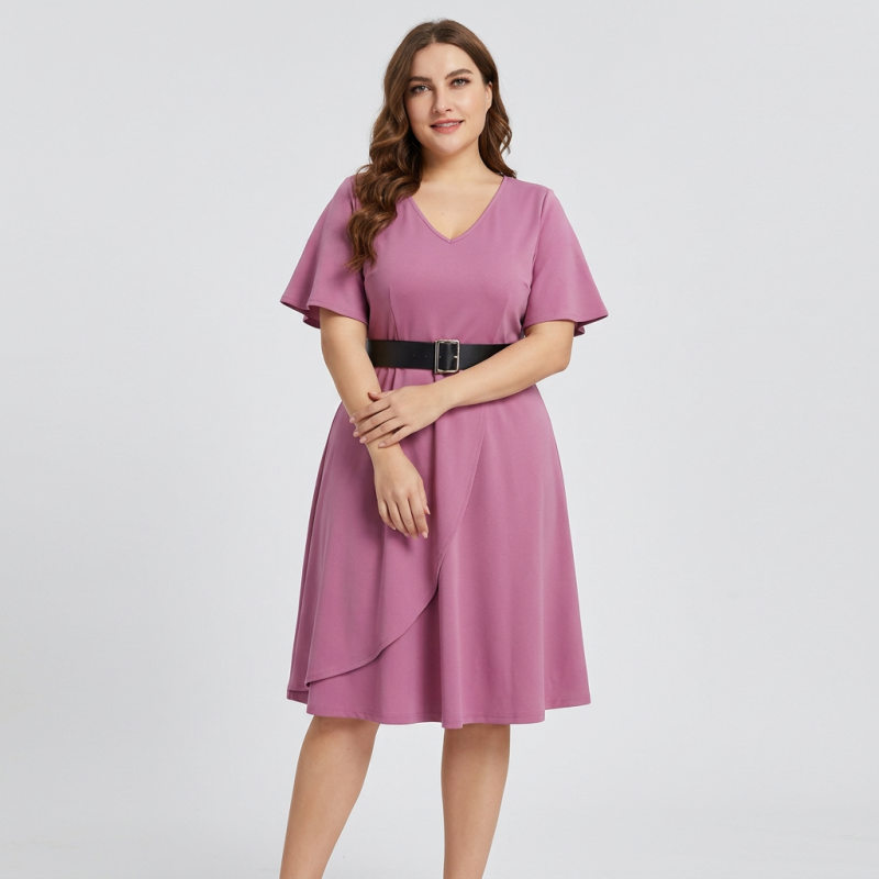 Vestido de falda amplia con mangas con volantes a la moda