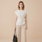 Camiseta de estilo coreano con estampado de lunares y lazo.