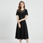 Vestido que estiliza la figura con un estilo maduro y sofisticado.
