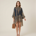 Vestido estampado con cuello alto y chal