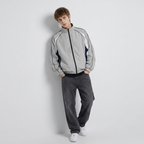 Chaqueta deportiva con cuello alto y diseño de retazos