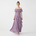 Dulce vestido con los hombros descubiertos