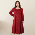 vestido plisado de escote cuadrado