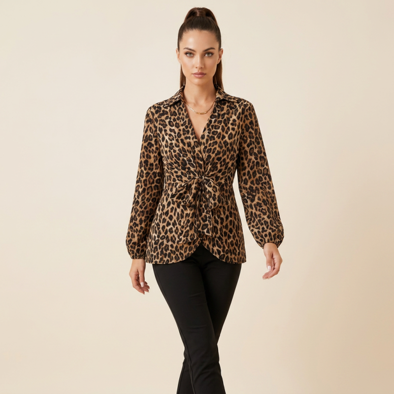 Camisa con lazo y estampado de leopardo