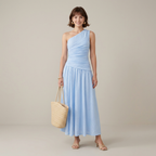 Vestido ajustado con hombros descubiertos