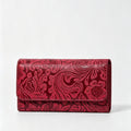 Cartera con relieve floral