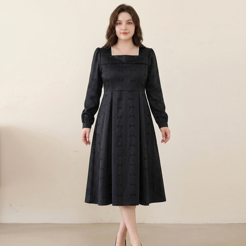 vestido plisado de escote cuadrado