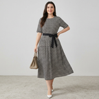 Elegante vestido con cinturón