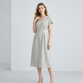 Elegante vestido con escote en V