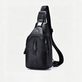 Bolso de pecho para hombre con estampado de cocodrilo