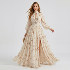 Vestido de cuello alto con lentejuelas y abertura