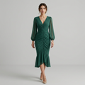 vestido con volantes y escote en V