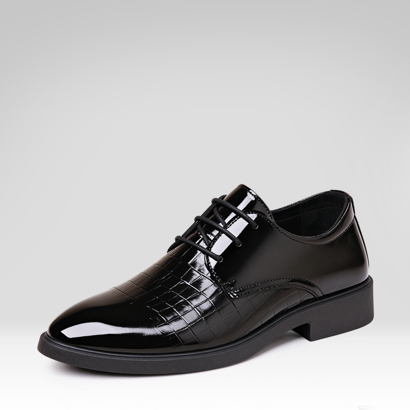 Zapatos de cuero formales brillantes para negocios.