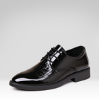 Zapatos de cuero formales brillantes para negocios.