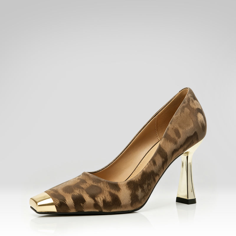 Zapatos de tacón de aguja con estampado de leopardo