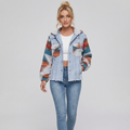 Chaqueta vaquera con capucha y bloques de color