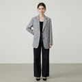 Chaqueta de traje gris con estampado floral