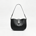 Elegante bolso de hombro tejido