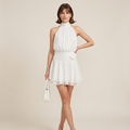 Elegante vestido con escote halter