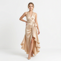 Elegante vestido con cinturón