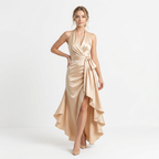 Elegante vestido con cinturón