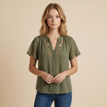 Elegante camisa calada