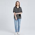 Camiseta con capucha a rayas