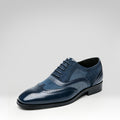Elegantes zapatos de piel en punta