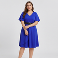 Vestido de falda amplia con mangas con volantes a la moda