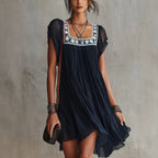 Vestido bordado con escote cuadrado