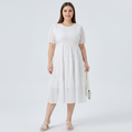 Vestido blanco ajustado a la cintura