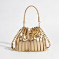 Bolso cubo con cordón y cadena