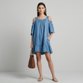 Vestido con los hombros descubiertos