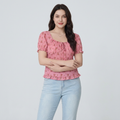 Blusa floral de escote cuadrado