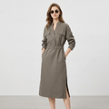 vestido ajustado con escote en V y cintura entallada