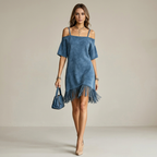Vestido de tirantes con hombros descubiertos a la moda