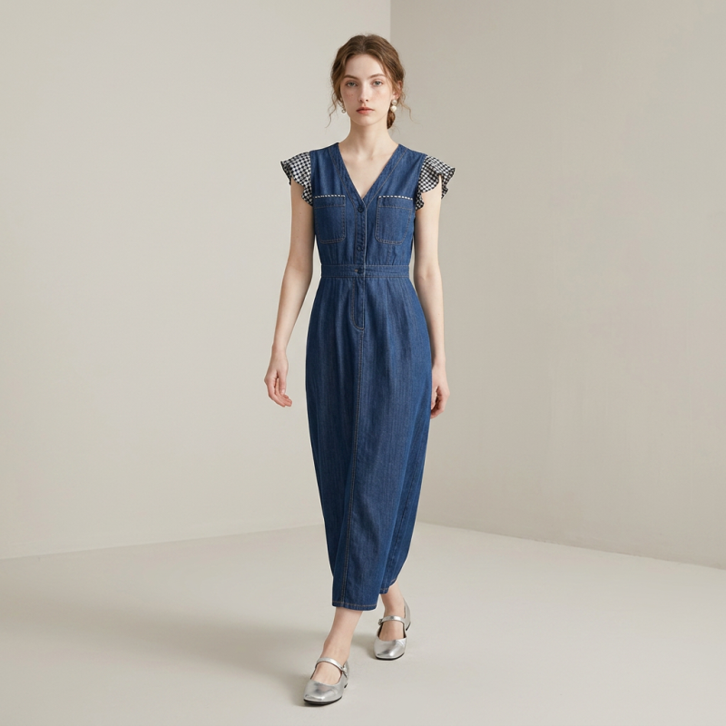 Vestido elegante y que estiliza la figura.